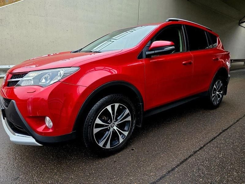 Rot Gebraucht 2015 Toyota RAV4 Edition SUV | 9.200 € (Guter Preis) - Bild 1/4