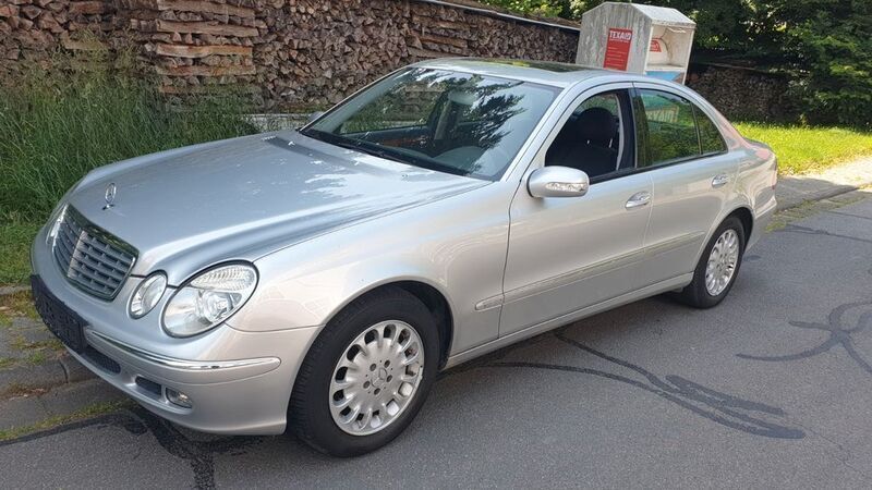Silber Gebraucht 2004 Mercedes E280 Limousine | 10.999 € (Teuer) - Bild 1/4