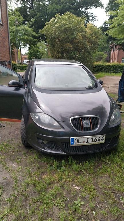 Grau Gebraucht 2004 Seat Altea Stylance Van / Kleinbus | 1.650 € (Fairer Preis) - Bild 1/4