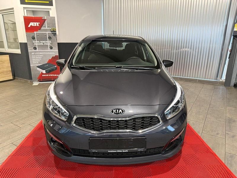 Second-hand Kia Ceed 99 CP (72 kW) 2016 Gri Hatchback