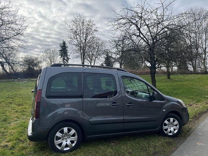 Gebraucht Peugeot Partner Tepee Allure 110 PS (80 kW) 2018 Grau Van / Kleinbus