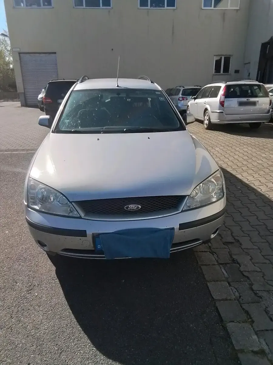 Gebraucht Ford Mondeo 130 PS (95 kW) 2003 Silber Kombi