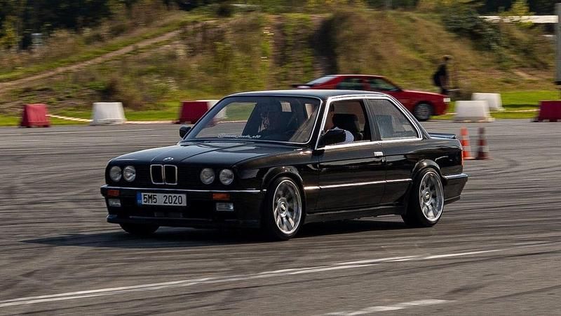 Gebraucht BMW 325 507 PS (372 kW) 1984 Schwarz