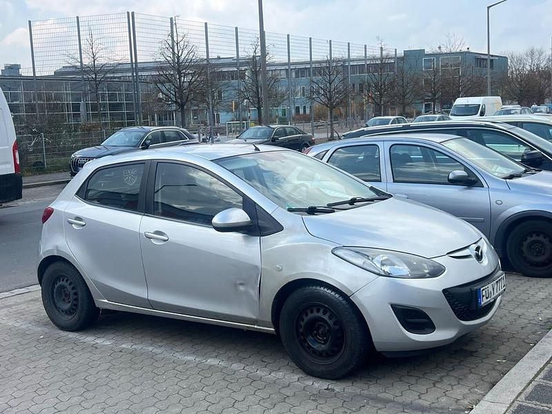 Gebraucht Mazda 2 Center-Line 95 PS (69 kW) 2011 Silber Kleinwagen