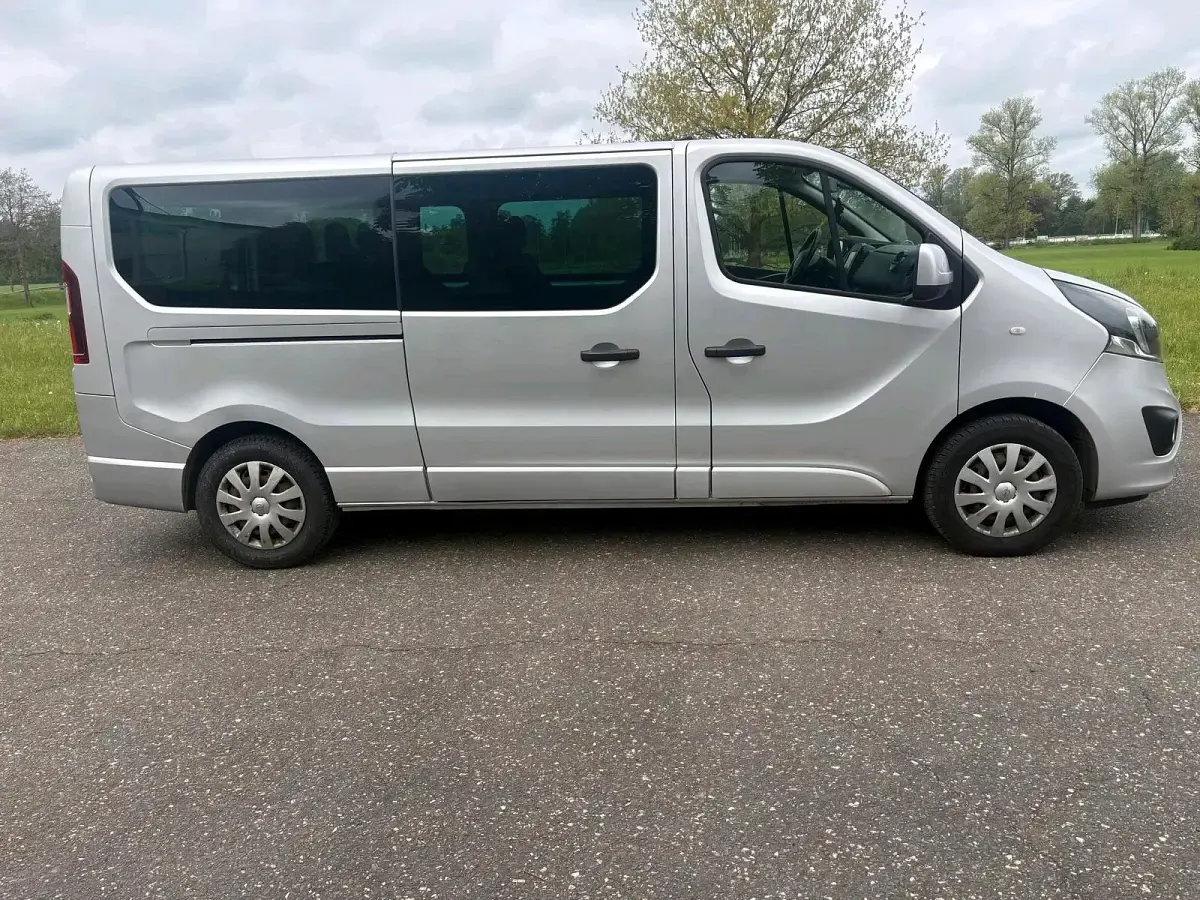 Gebraucht Opel Vivaro 145 PS (106 kW) 2017 Silber Van / Kleinbus