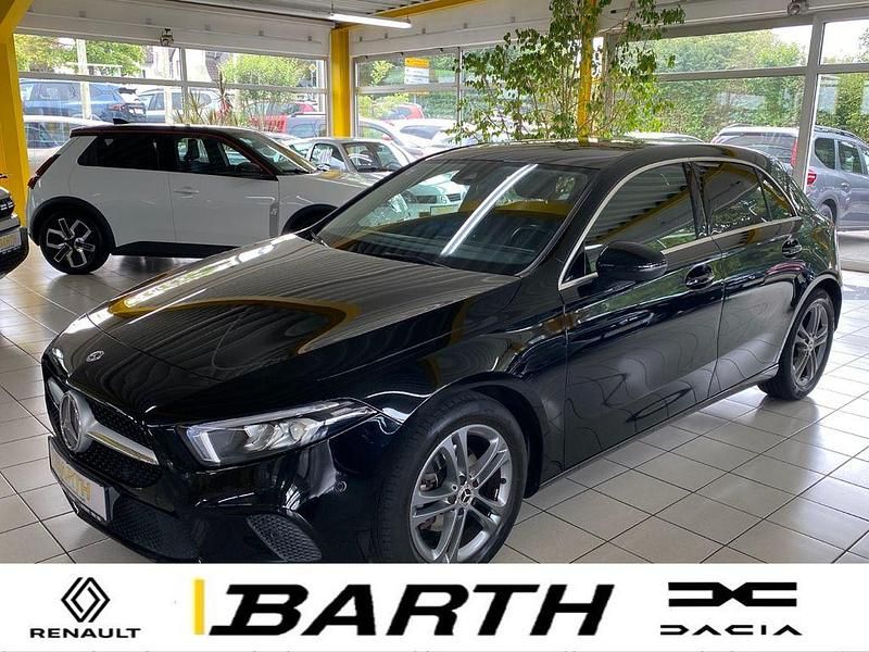 Schwarz Gebraucht 2018 Mercedes A180 Limousine | 20.990 € (Fairer Preis) - Bild 1/4
