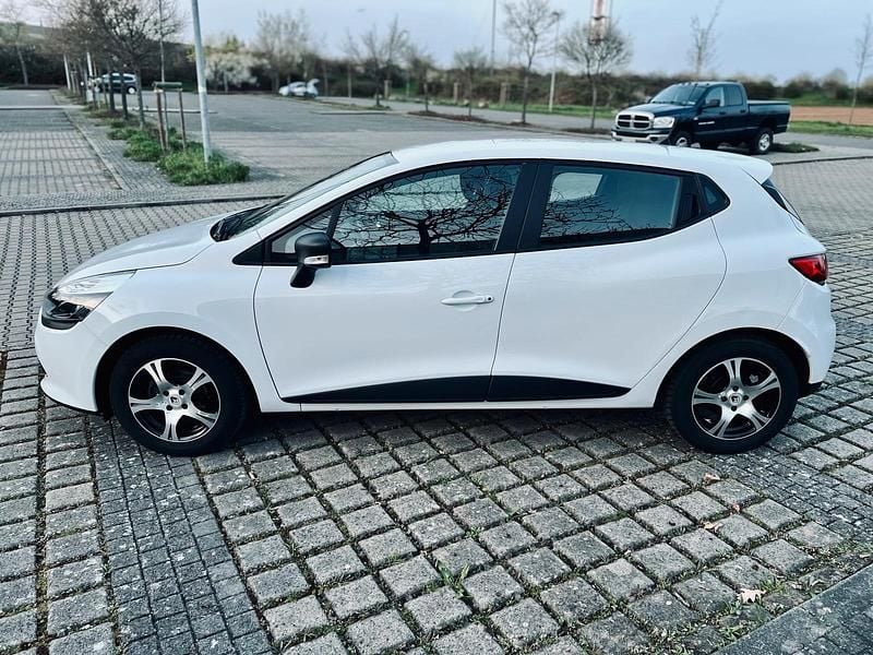 Gebraucht Renault Clio IV 73 PS (53 kW) 2015 Weiß Kleinwagen