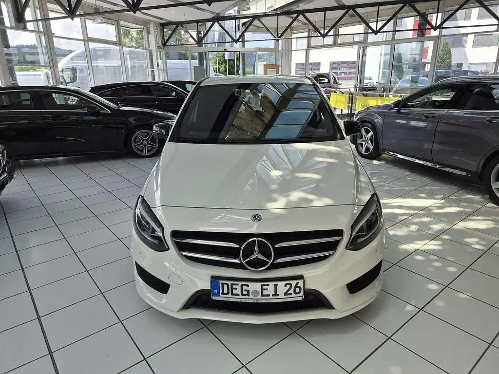 Gebraucht Mercedes B200 136 PS (100 kW) 2018 Weiß Kleinwagen