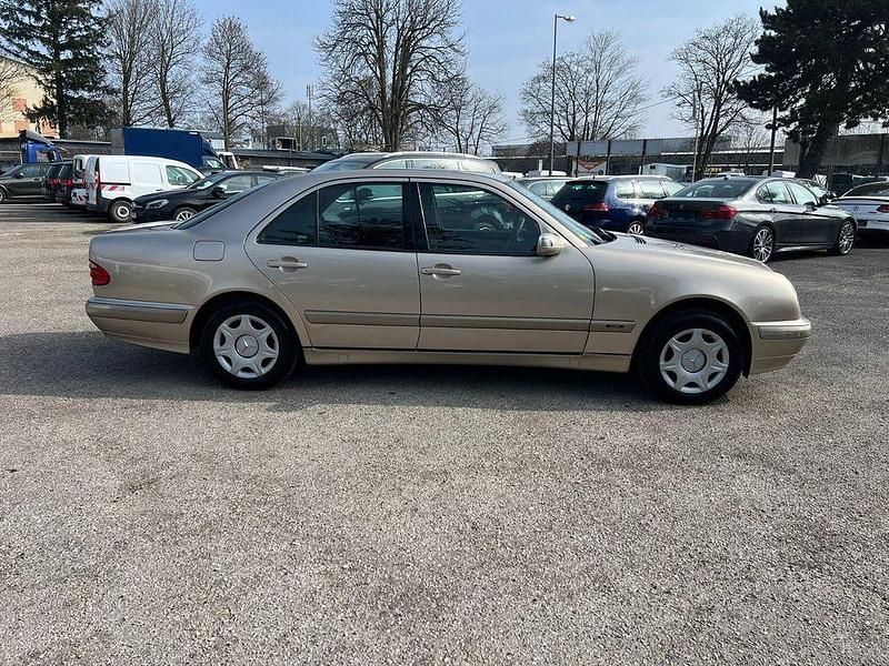 Gebraucht Mercedes E240 Elegance 170 PS (125 kW) 2000 Braun Limousine