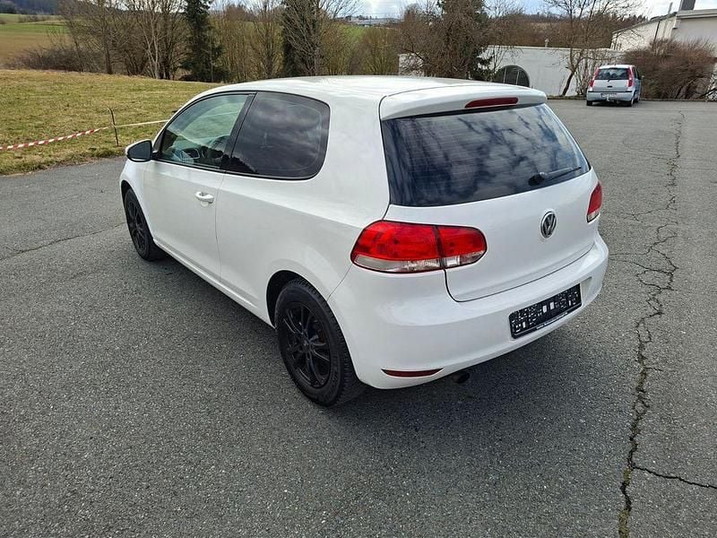 Gebraucht VW Golf VI Trendline 105 PS (77 kW) 2011 Weiß Kleinwagen