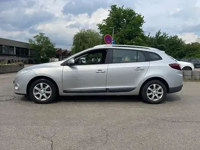 Gebraucht Renault Mégane III Expression 106 PS (77 kW) 2010 Grau Limousine