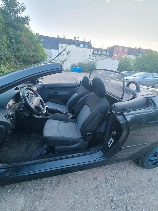 Schwarz Gebraucht 2006 Peugeot 206 CC Cabrio | 2.000 € (Fairer Preis) - Bild 1/4