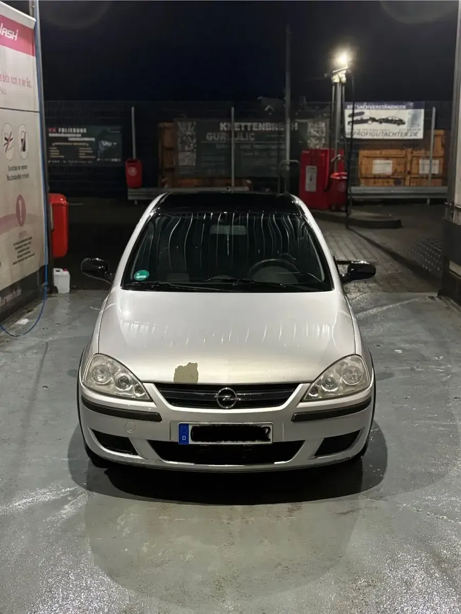 Używany Opel Corsa 70 KM (51 kW) 2004 Srebrny Hatchback