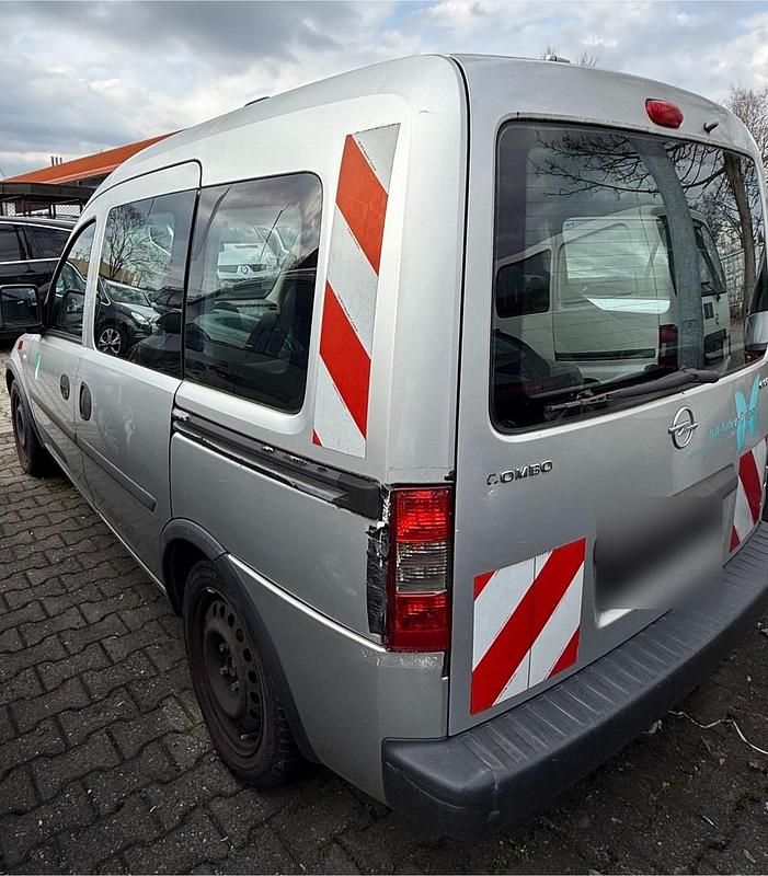 Gebraucht Opel Combo 94 PS (69 kW) 2008 Silber Van / Kleinbus