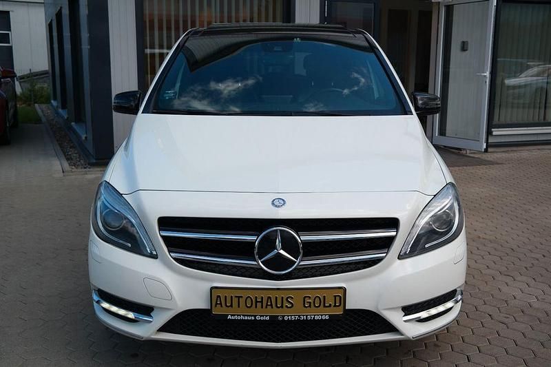 Gebraucht Mercedes B200 136 PS (100 kW) 2012 Weiß Van / Kleinbus