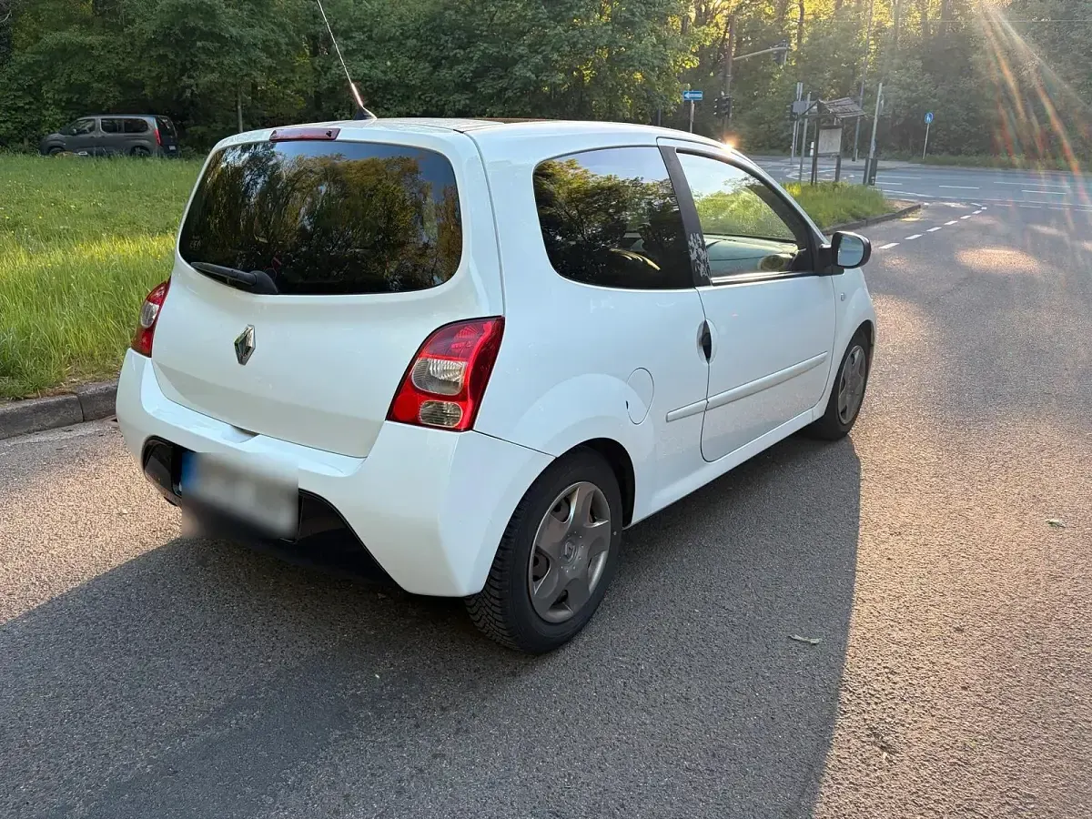 Second-hand Renault Twingo 75 CP (55 kW) 2010 Alb Hatchback