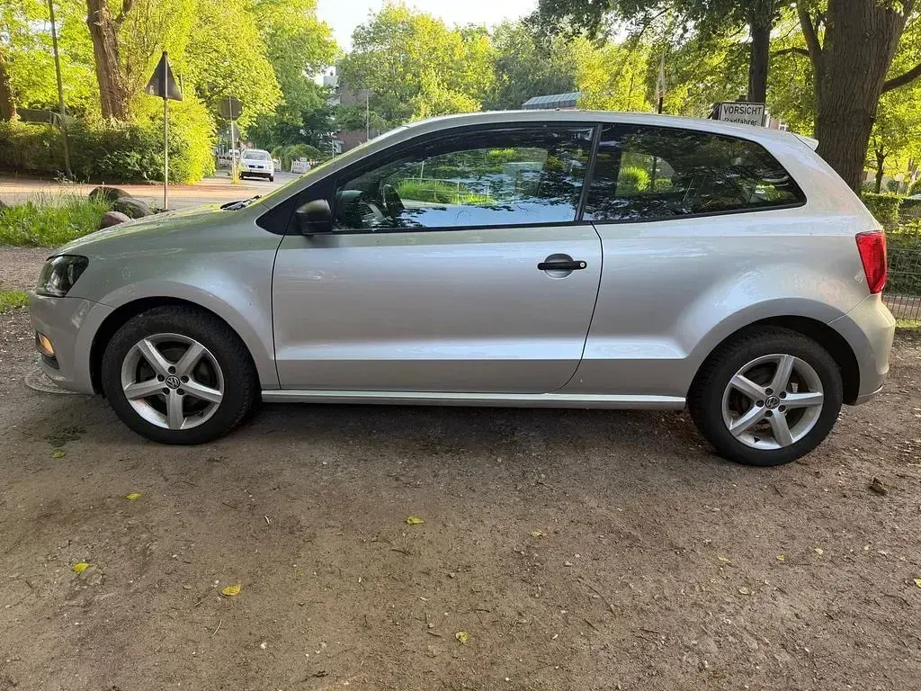 Gebraucht VW Polo Trendline 75 PS (55 kW) 2015 Silber Kleinwagen