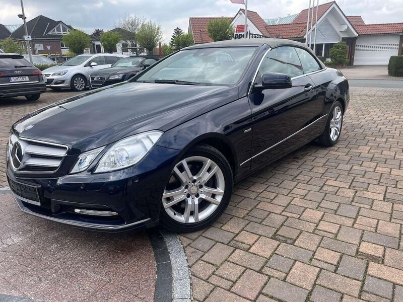 Cavansitblau metalliclack (metallic) Gebraucht 2012 Mercedes E300 Cabrio | 20.900 € (Fairer Preis) - Bild 1/4
