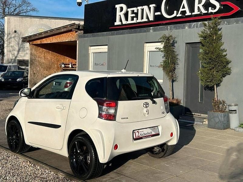 Gebraucht Toyota iQ 68 PS (50 kW) 2012 Weiß Kleinwagen