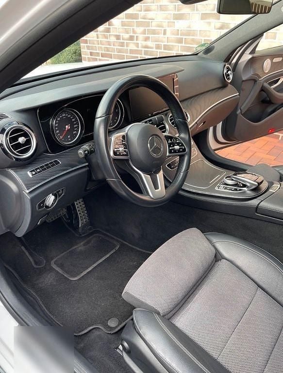 Gebraucht Mercedes E220 194 PS (142 kW) 2019 Weiß Limousine