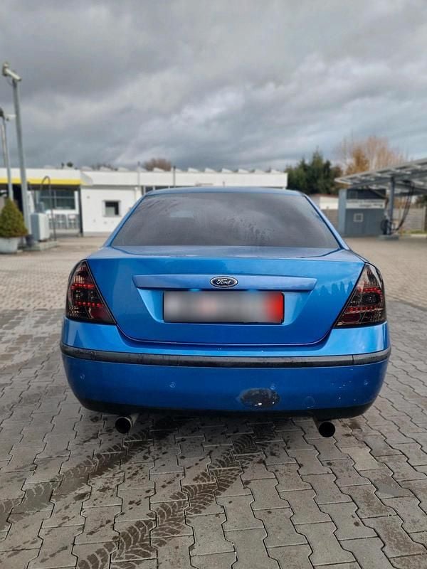 Gebraucht Ford Mondeo 125 PS (91 kW) 2001 Blau Limousine