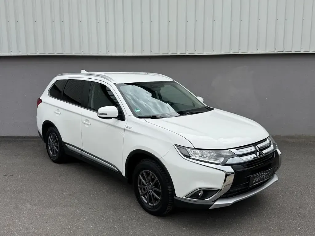 Gebraucht Mitsubishi Outlander Edition 150 PS (110 kW) 2017 Weiß SUV