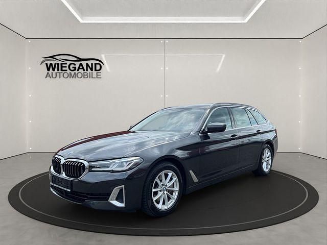 Grau Gebraucht 2020 BMW 530 Luxury Line Kombi | 30.850 € (Fairer Preis) - Bild 1/4