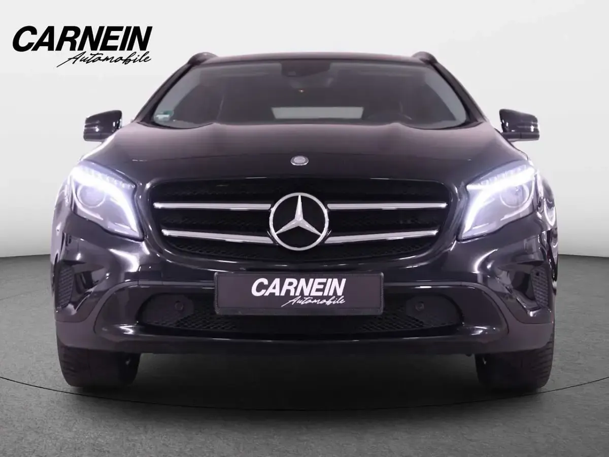 Gebraucht Mercedes GLA250 211 PS (155 kW) 2014 Kosmosschwarz SUV