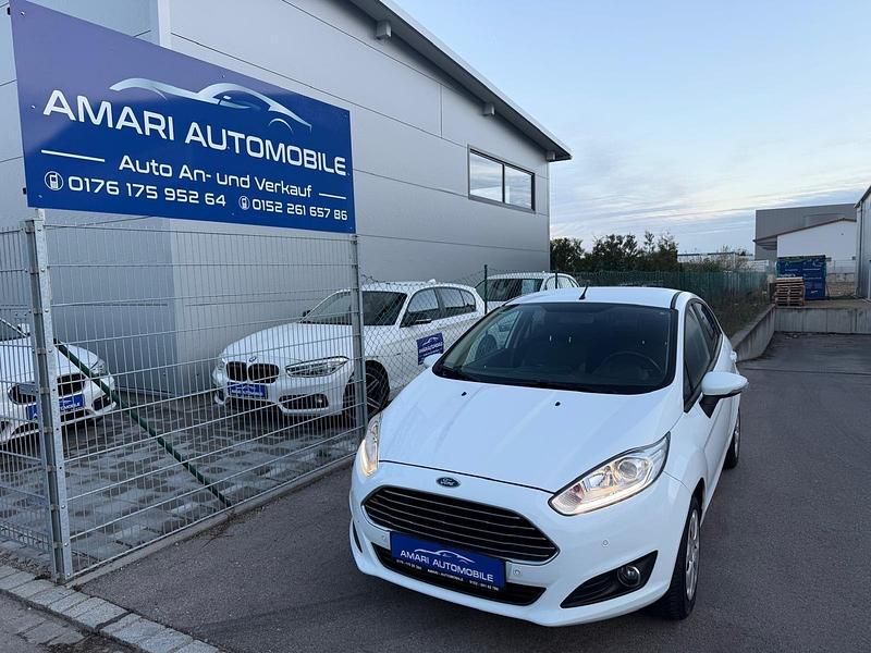Gebraucht Ford Fiesta Trend 101 PS (74 kW) 2015 Weiß Kleinwagen