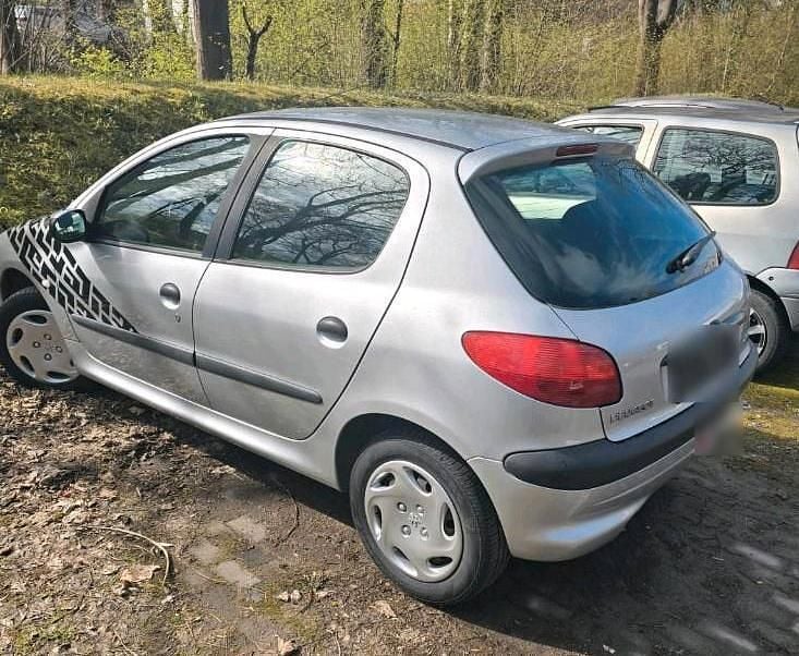 Gebraucht Peugeot 206 75 PS (55 kW) 2003 Silber Kleinwagen