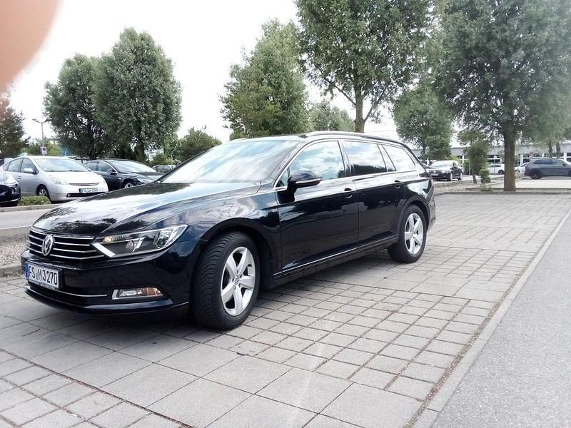 Schwarz Gebraucht 2015 VW Passat Comfortline Kombi | 8.999 € (Teuer) - Bild 1/4
