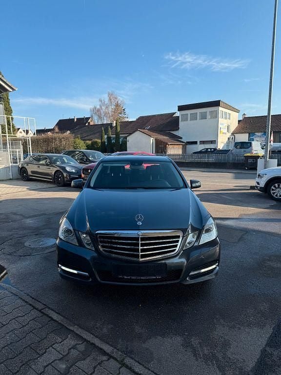 Gebraucht Mercedes E250 204 PS (150 kW) 2011 Grau Limousine