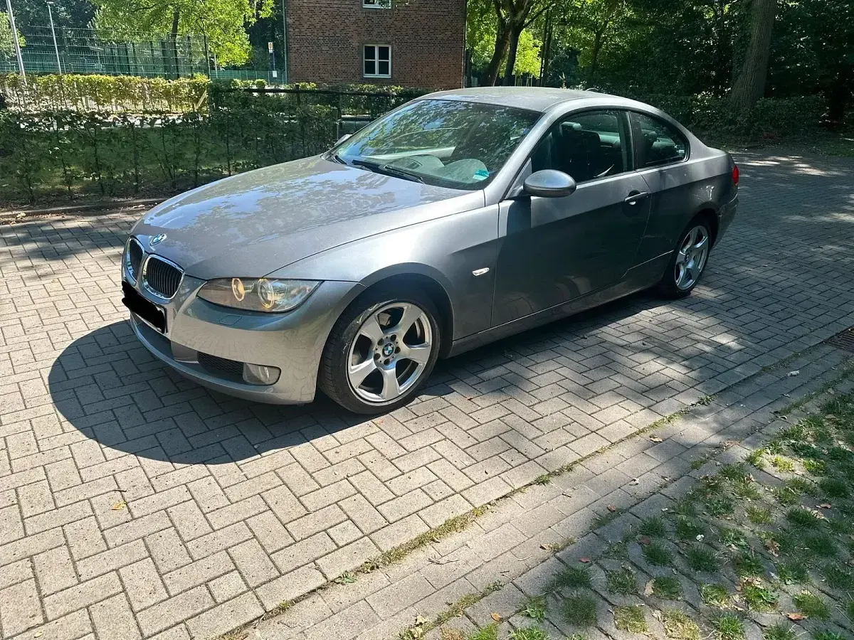 Gebraucht BMW 320 170 PS (125 kW) 2009 Grau Coupé