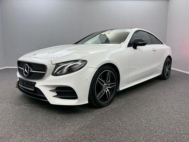 Weiß Gebraucht 2020 Mercedes E200 AMG line Coupé | 25.499 € (Guter Preis) - Bild 1/4