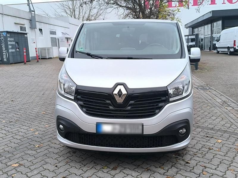 Gebraucht Renault Trafic 145 PS (106 kW) 2018 Silber Van / Kleinbus