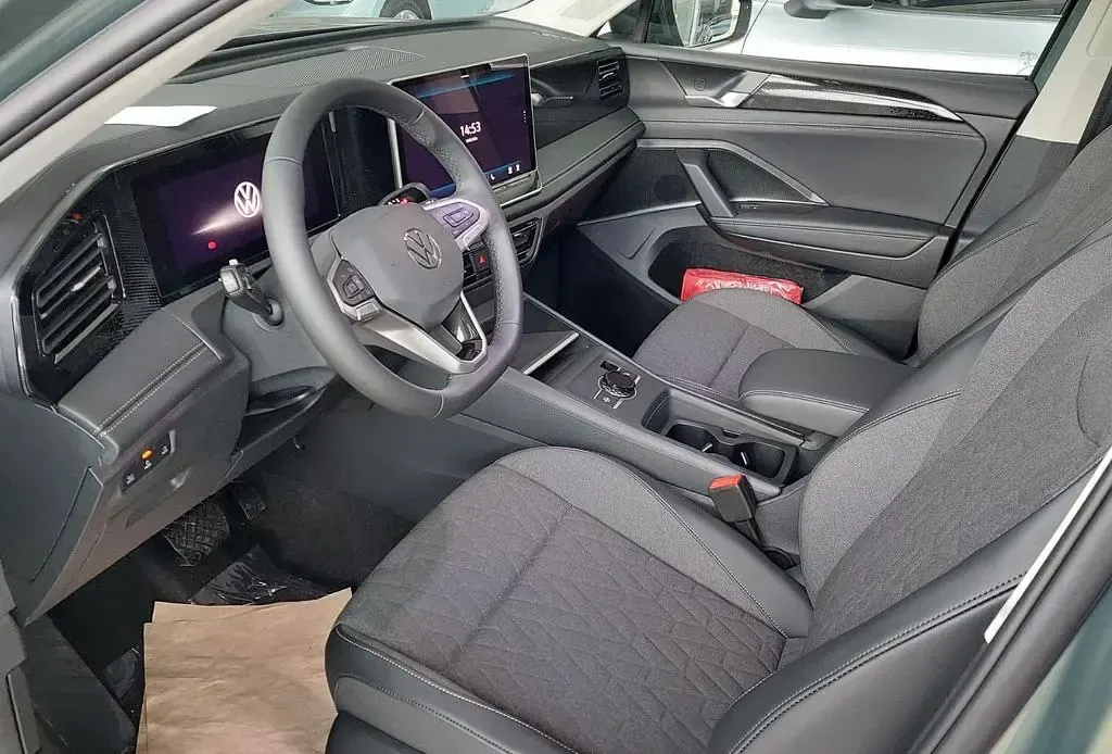 Neu VW Tiguan Life 150 PS (110 kW) 2026 Grün SUV