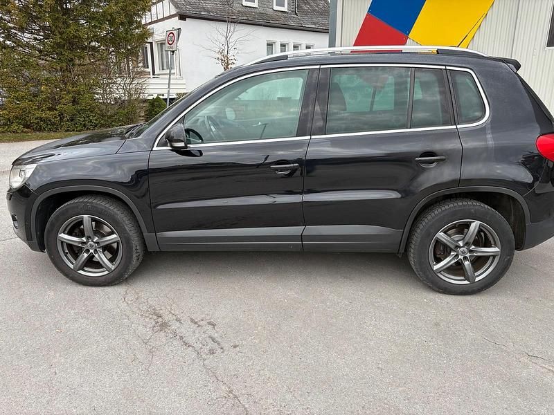 Gebraucht VW Tiguan 140 PS (102 kW) 2011 Schwarz SUV