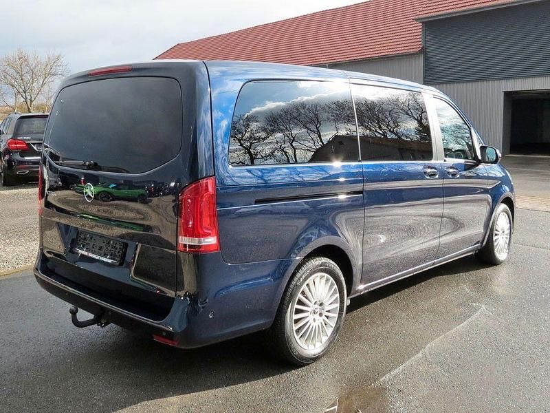 Gebraucht Mercedes V220 163 PS (119 kW) 2019 Blau Van / Kleinbus