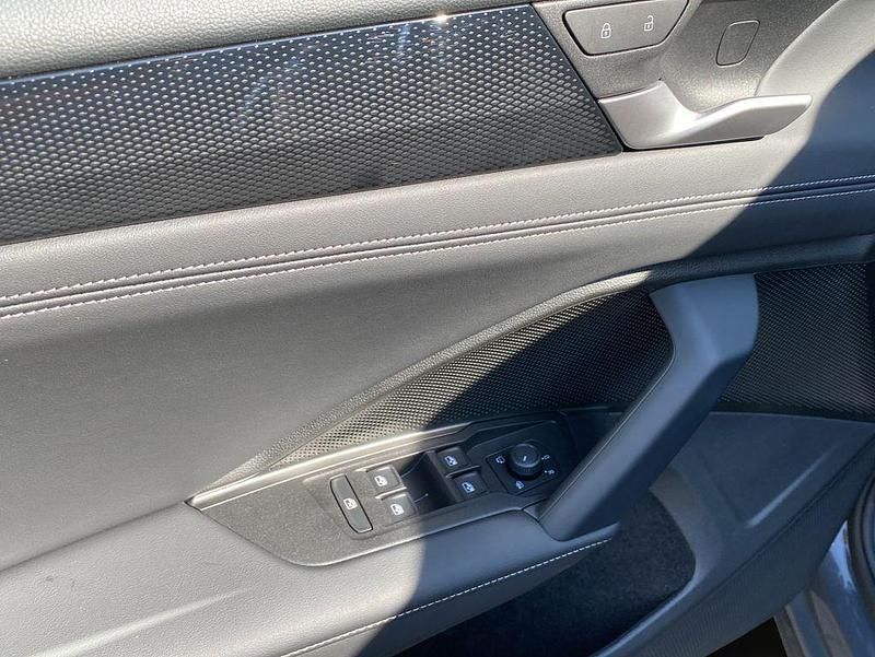 Gebraucht VW Tiguan Life 131 PS (96 kW) 2024 Grau SUV