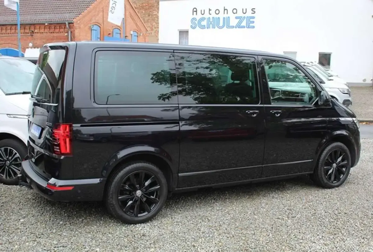 Gebraucht VW Multivan Highline 204 PS (150 kW) 2022 Schwarz Van / Kleinbus