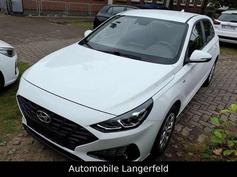 Weiß Gebraucht 2021 Hyundai i30 Select Limousine | 15.490 € (Fairer Preis) - Bild 1/4