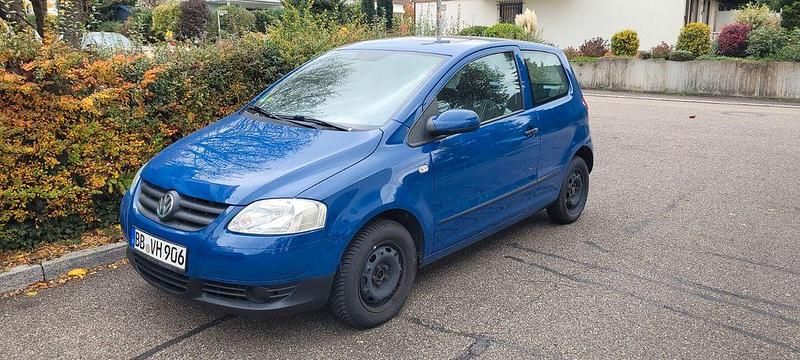 Gebraucht VW Fox 54 PS (39 kW) 2004 Blau Kleinwagen