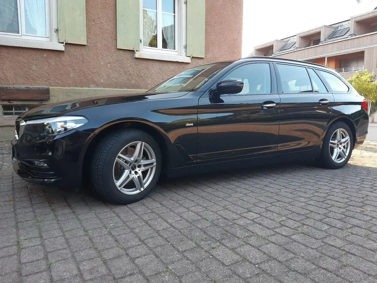 Gebraucht BMW 520 Sport Line 190 PS (139 kW) 2018 Schwarz Kombi