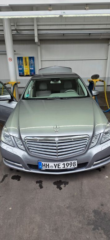 Grau Gebraucht 2012 Mercedes E250 Elegance Limousine | 10.900 € (Guter Preis) - Bild 1/4