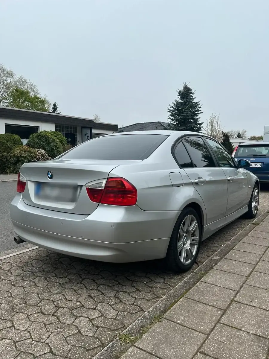 Gebraucht BMW 320 177 PS (130 kW) 2008 Silber Limousine