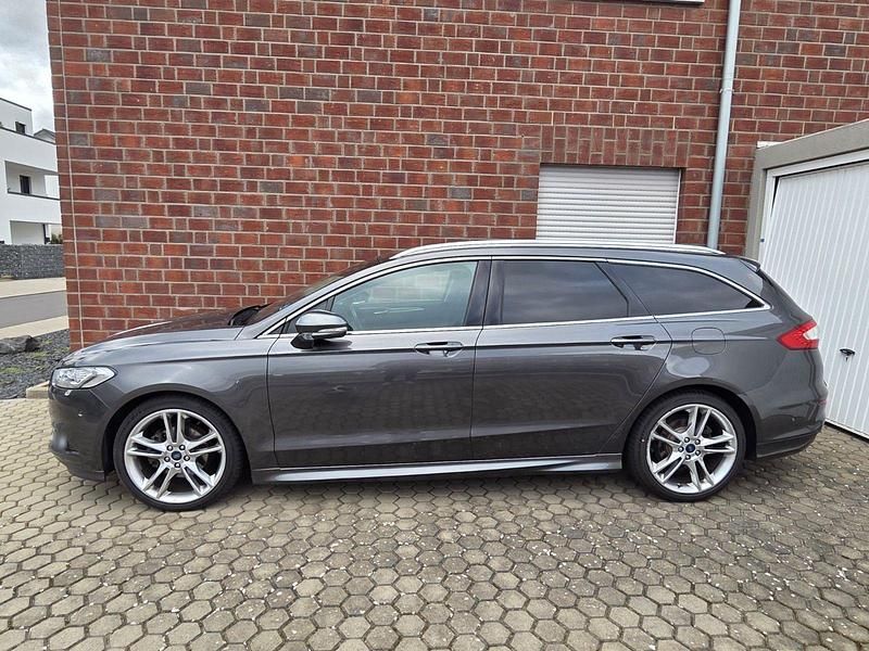 Gebraucht Ford Mondeo Titanium 150 PS (110 kW) 2015 Grau Kombi