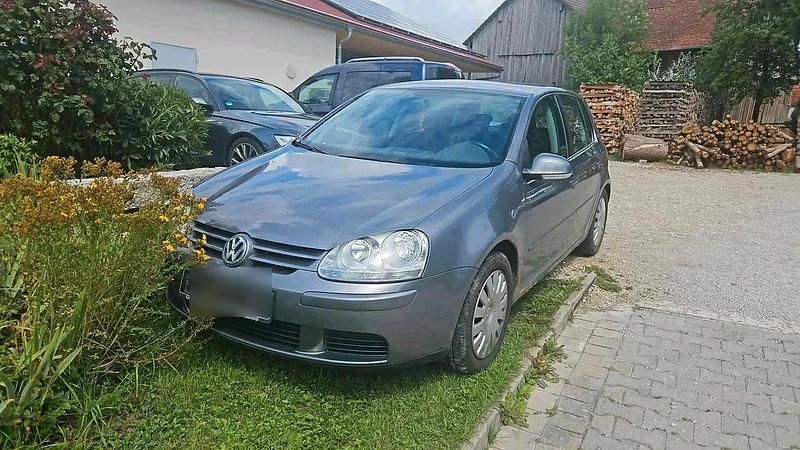 Grau Gebraucht 2006 VW Golf V Limousine | 777 € (Superpreis) - Bild 1/4
