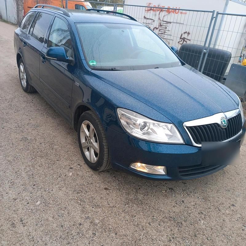 Gebraucht Skoda Octavia 105 PS (77 kW) 2011 Blau Kombi