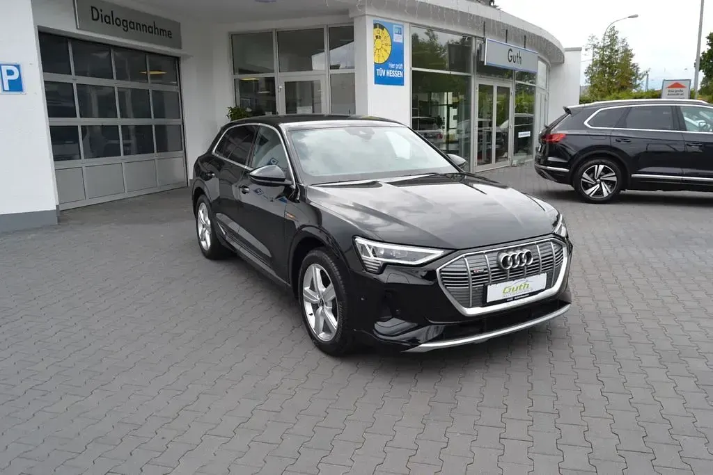 Second-hand Audi e-tron S-Line 300 kW (408 CP) 2023 Negru SUV