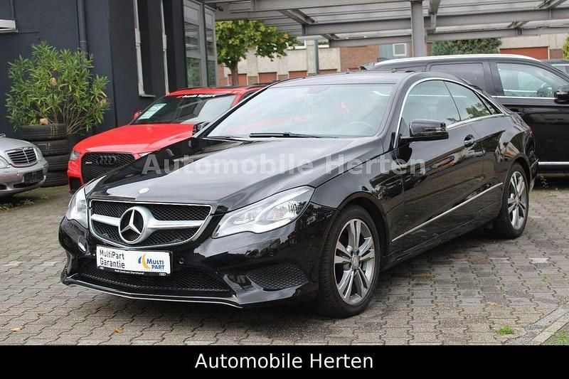 Obsidianschwarz Gebraucht 2014 Mercedes E200 Coupé | 15.890 € (Fairer Preis) - Bild 1/4